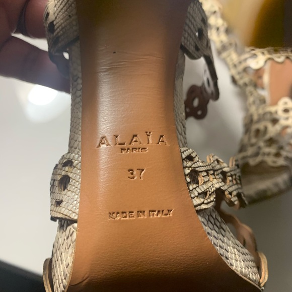 🎉HOST PICK!🎉 ALAÏA LASER CUT SANDAL! - Picture 5 of 12